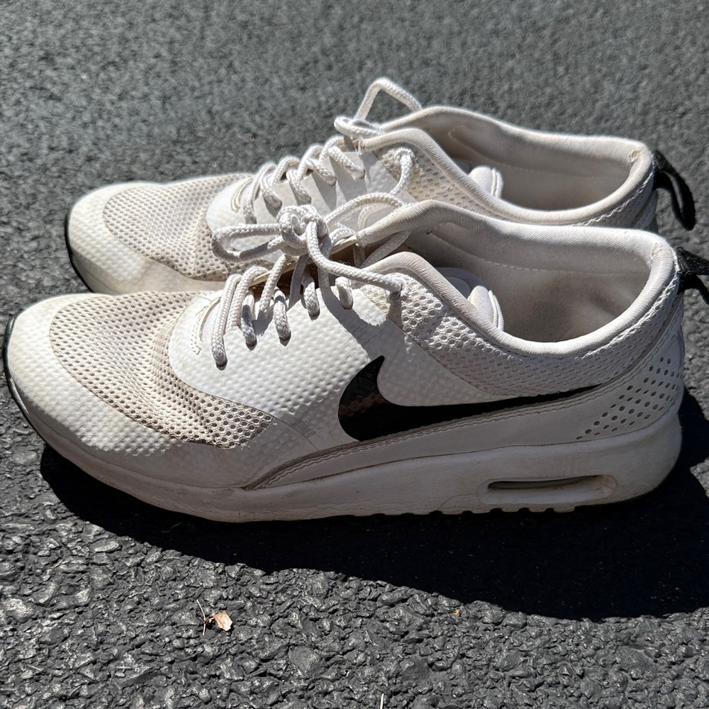 Nike Women's White and Black Sneakers